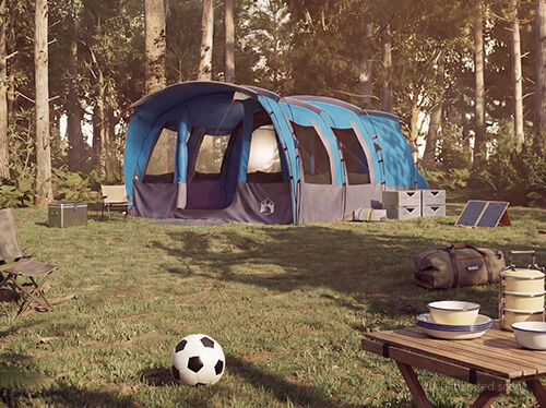 Grande tente familiale bleue install&eacute;e en plein air avec plusieurs compartiments, con&ccedil;ue pour un camping en groupe confortable.