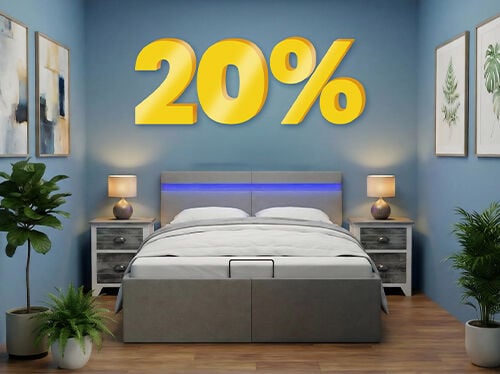Banni&egrave;re publicitaire affichant une remise de &laquo; 20 % &raquo; en grands chiffres jaunes en 3D au-dessus d'une chambre moderne avec un lit gris, des murs bleus et des plantes de chevet. Cliquez pour voir les produits de la collection.