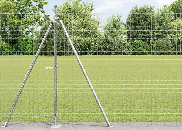 Cl&ocirc;ture de jardin en maille m&eacute;tallique avec poteaux.