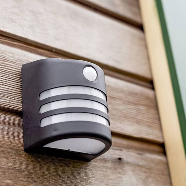 Luxform Lampe de jardin LED solaire intelligente hybride Wisconsin PIR