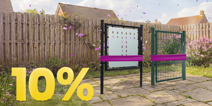 Portails et panneaux de clôture de jardin en métal moderne sur terrasse ensoleillée, avec fleurs et clôture en bois, avec bannière promo printemps 10 %.